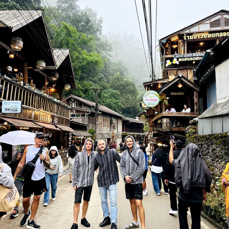 Mae Kampong Village, Waterfall & The Giant Treehouse Café 1