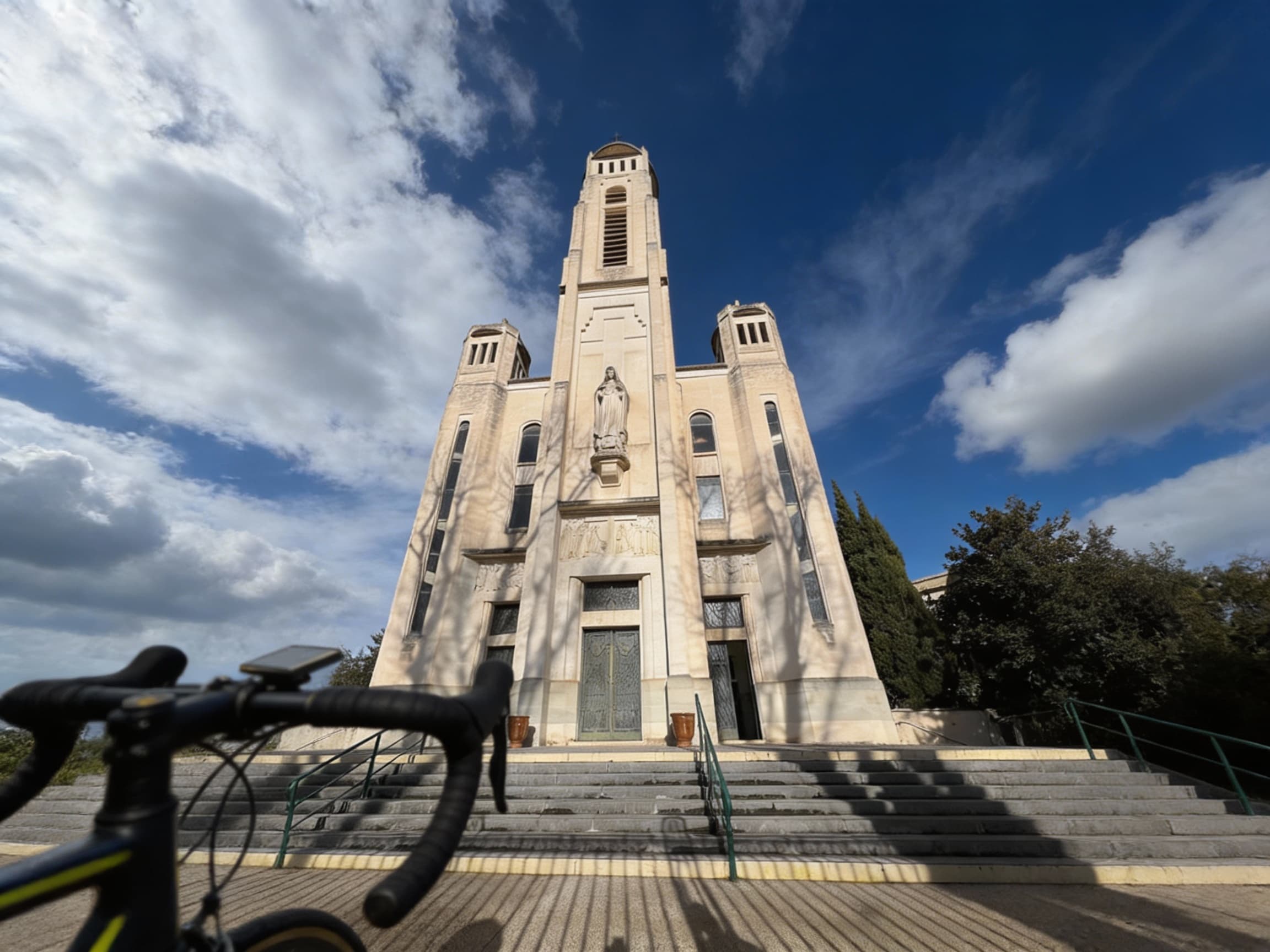 Montpellier: Guided Electric Bike Tour – Unusual & Secret Places