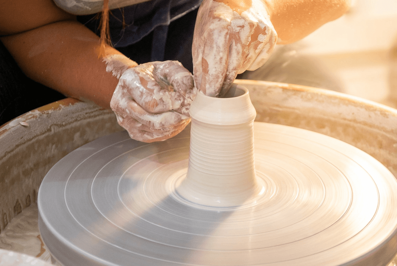 Ceramics workshop: create your piece, guided step by step
